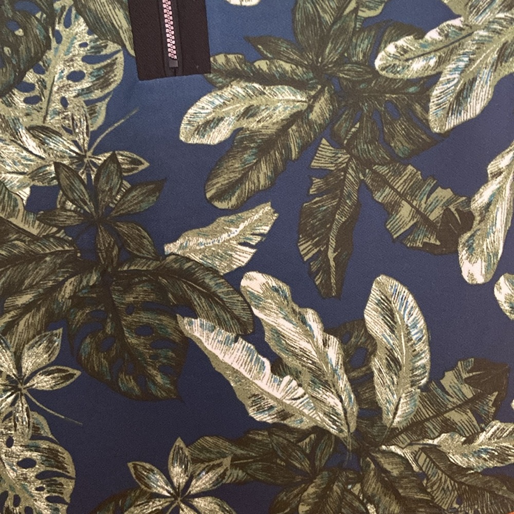 89th & Madison Green Blouse with Leaf Print Size M - Picture 4 of 7